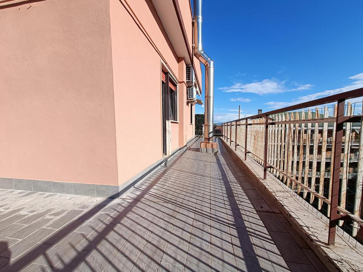 Avellini - Delightful And Spacious Apartment With Terrace - Near Metro A Cornelia Рим Екстериор снимка