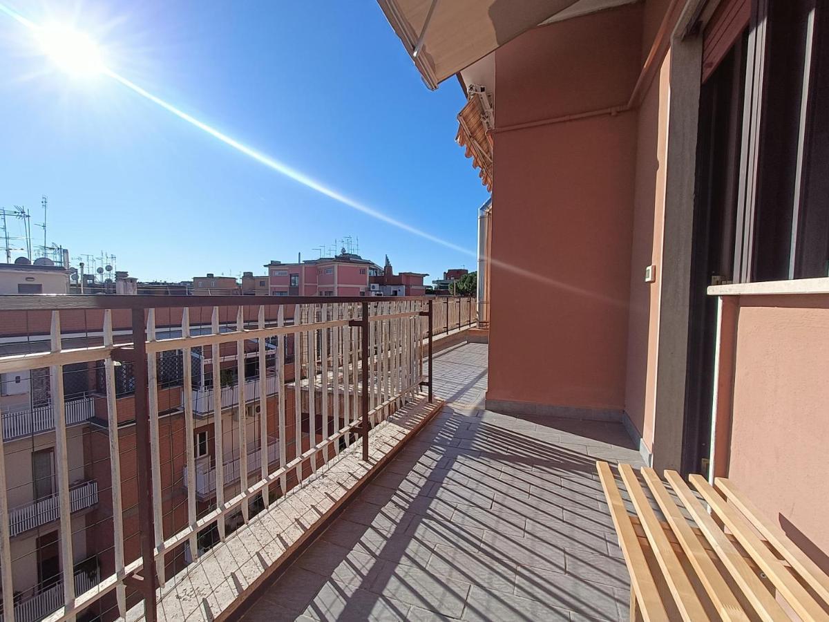 Avellini - Delightful And Spacious Apartment With Terrace - Near Metro A Cornelia Рим Екстериор снимка