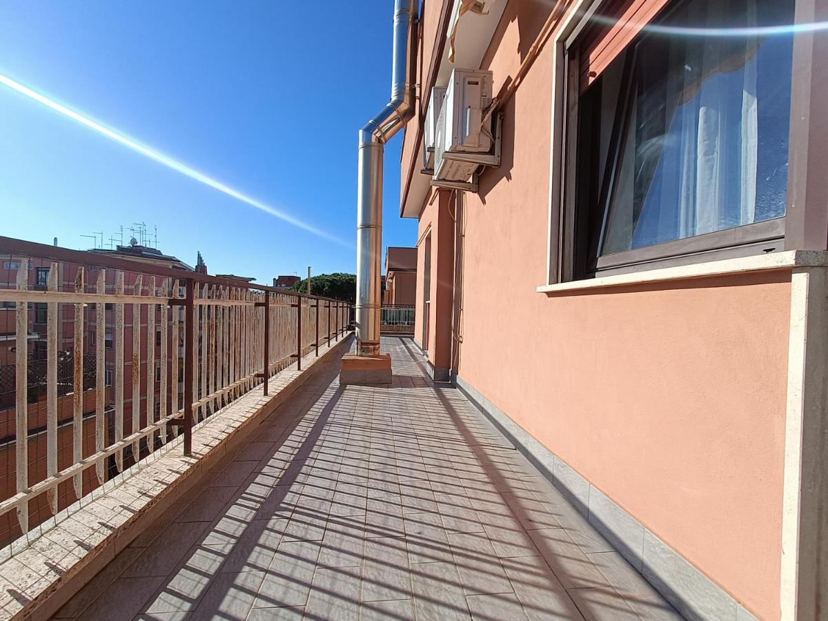 Avellini - Delightful And Spacious Apartment With Terrace - Near Metro A Cornelia Рим Екстериор снимка